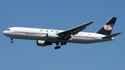 BOEING B-767-300 photo