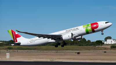 Airbus A330-900 photo