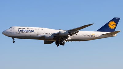 BOEING B-747-800 photo